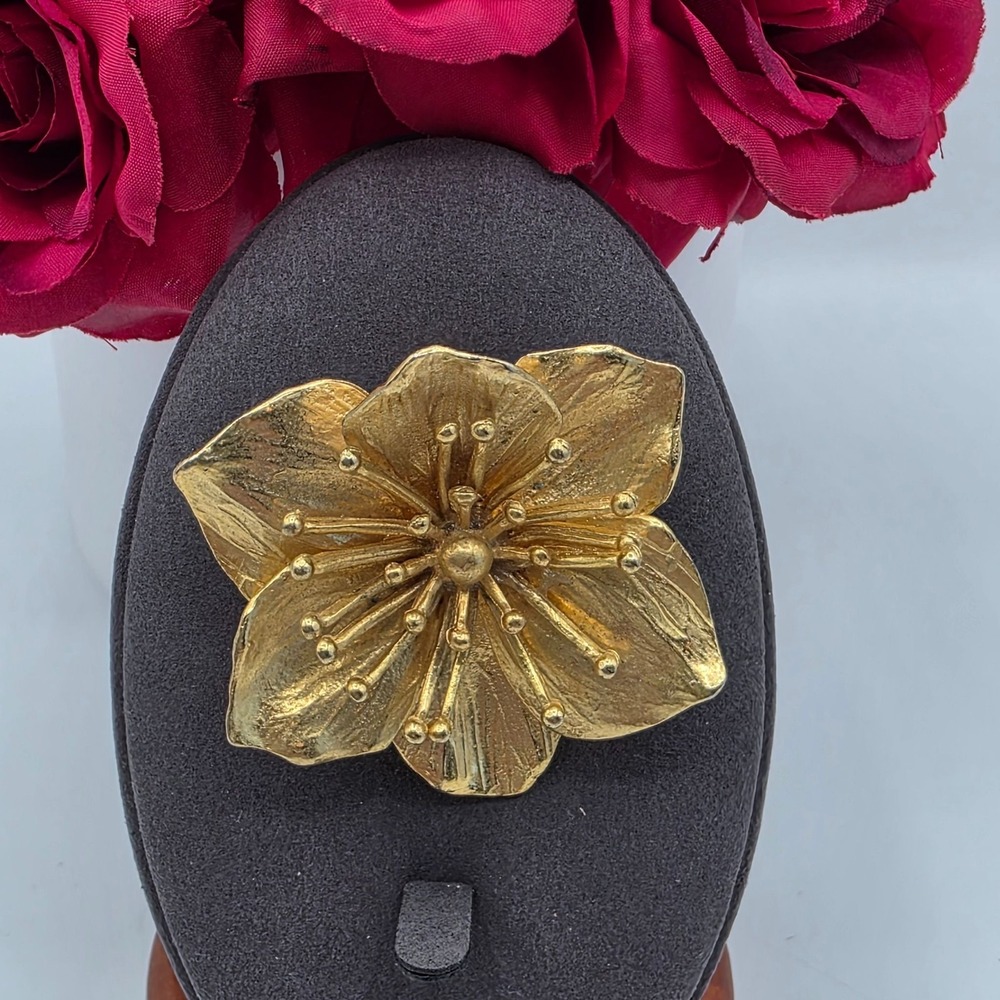 Vans Authentics Gold Flower‎ Brooch Pin Vintage Statement Jewelry Signed Elegant